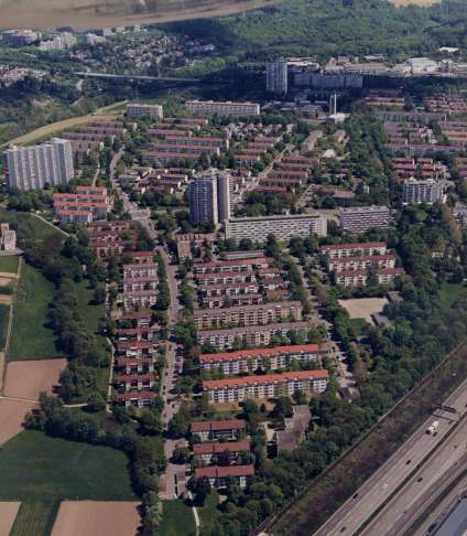 Fasanenhof, Blick von Westen, 2001, im Vordergrund die A8 (Stadt Stuttgart, Amt für Stadtplanung und Stadterneuerung)